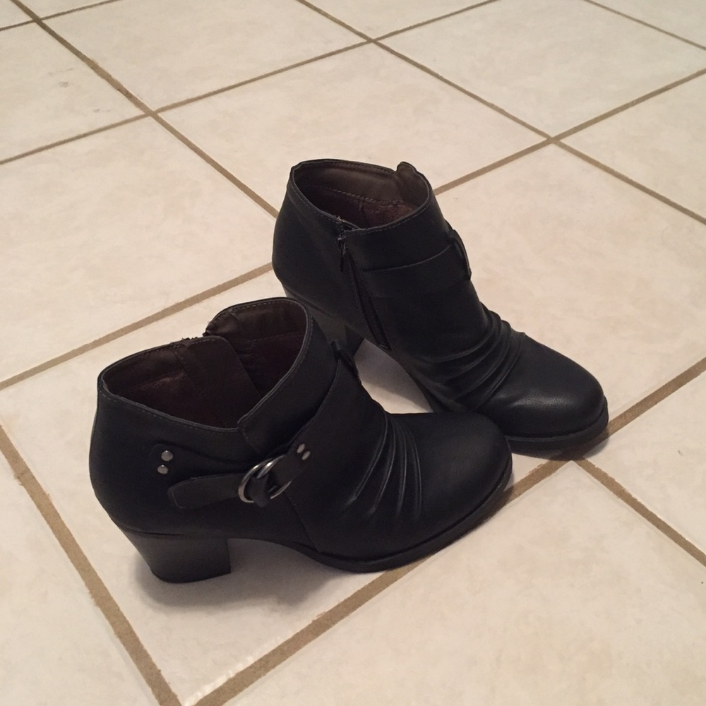 VERY COMFY, "natural soul" black bootys size 9